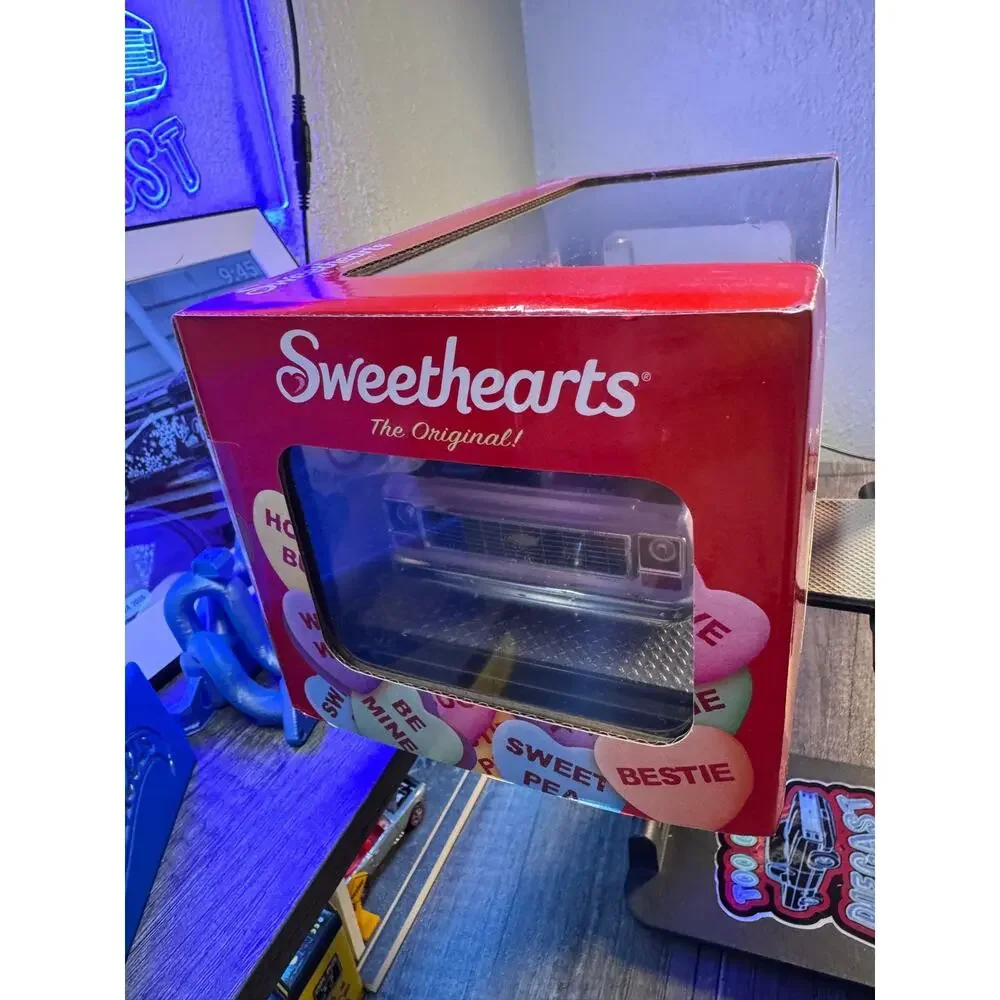 M2 Machines 1/24 Sweethearts 1973 Chevy Cheyenne 10 bedless